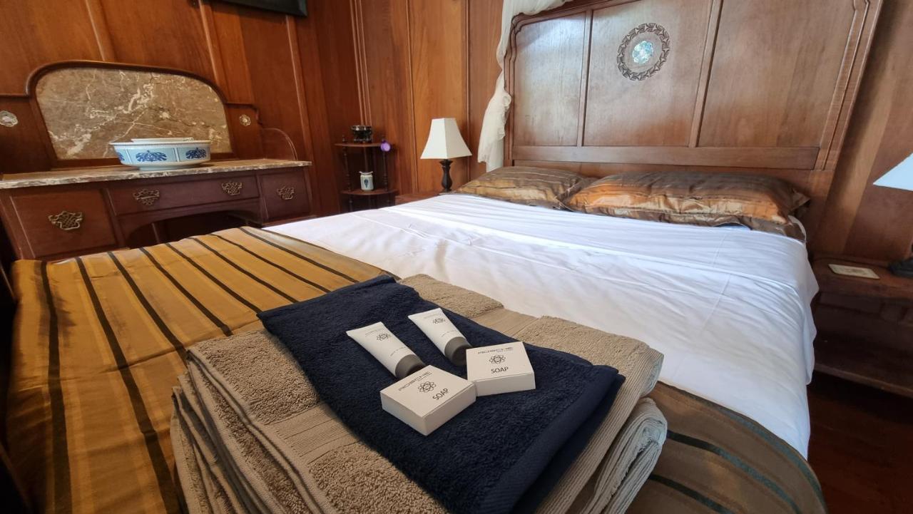 Oceania House Hotel Bantam Village 外观 照片